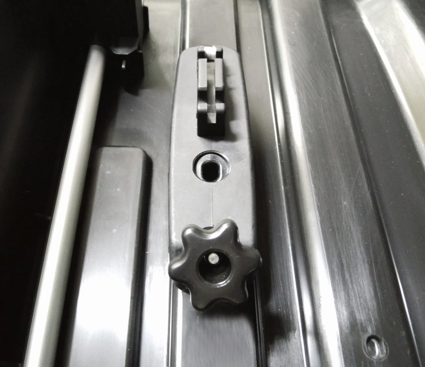 G3 K9.042 - DACHBOX BEFESTIGUNGSKIT FÜR DACHTRÄGER MIT BREITE BIS 90 MM (4 STÜCKE)