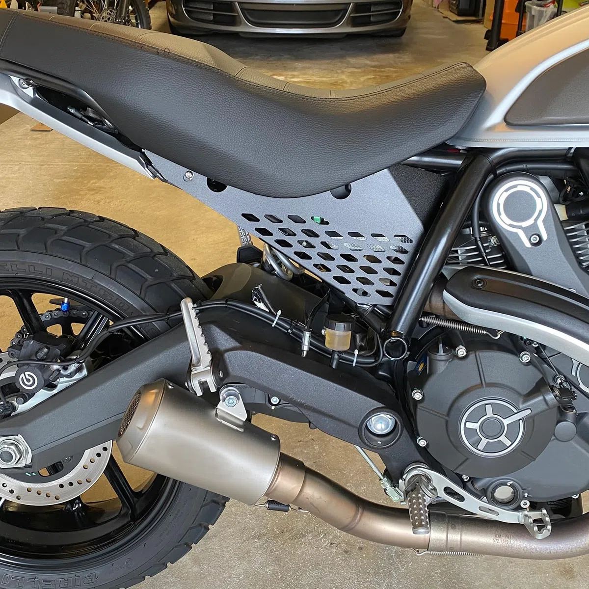Motorradzubehör Aluminium Side Mid Rahmen Cover Panel Schutzfolie Verkleidung für Scrambler Sixty/Desert Sled/Vollgas/Urban Enduro (Schwarz)