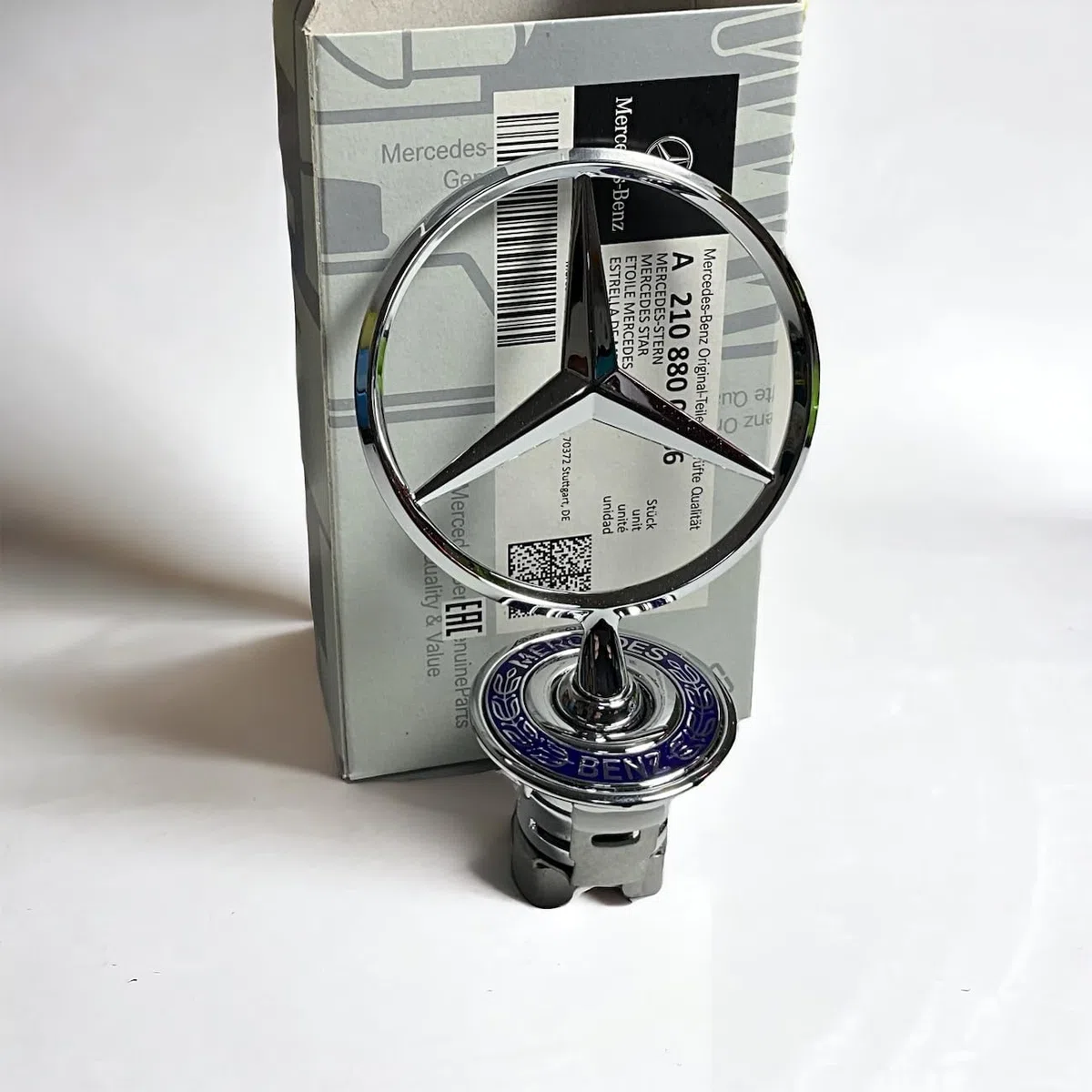 Mercedesstern an Motorhaube